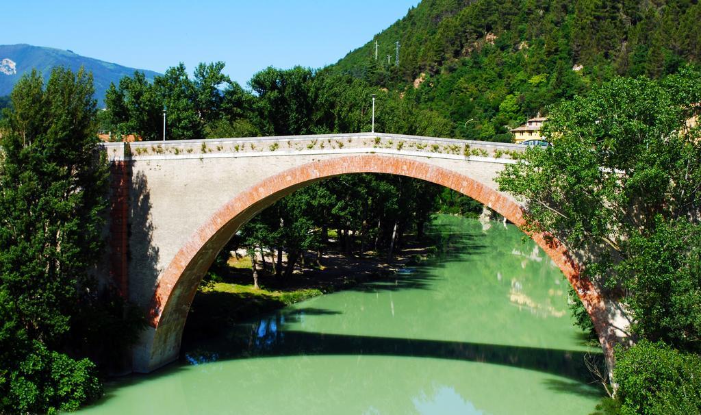 Camera Con Vista Fossombrone Δωμάτιο φωτογραφία